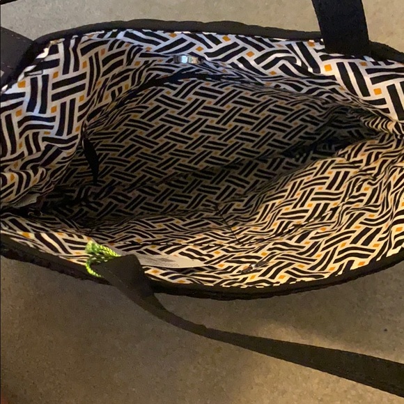 COPY - VERA BRADLEY TOTE - Picture 4 of 4